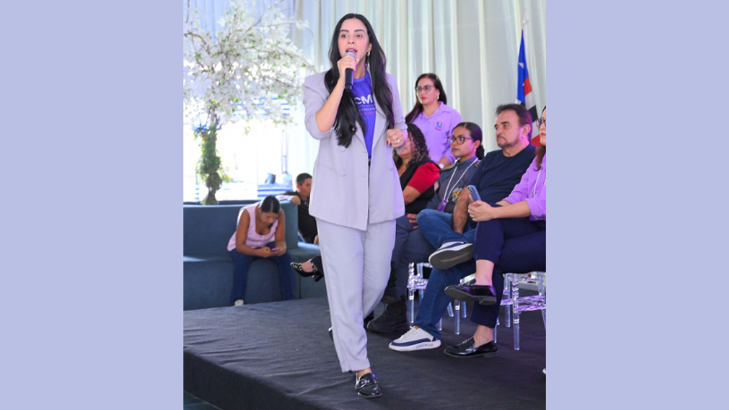 O compromisso com a inclusão social, segundo Daniella Jadão Meneses, reflete a construção de uma sociedade mais justa e igualitária.