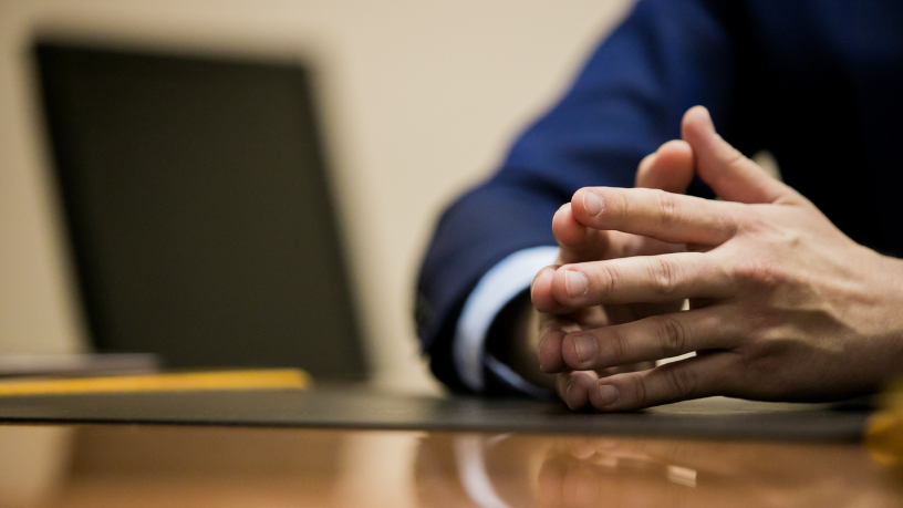 Trump escolhe autoridade de extrema-direita para posto-chave e reacende debate sobre relações EUA-Brasil